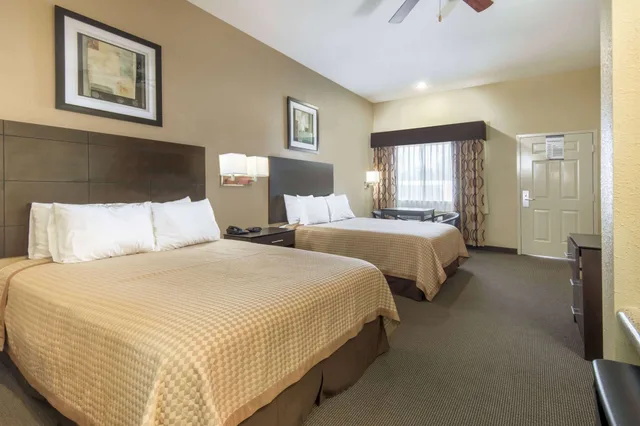 غرفة بسريرين كوين، Days Inn By Wyndham Baytown East 5/9