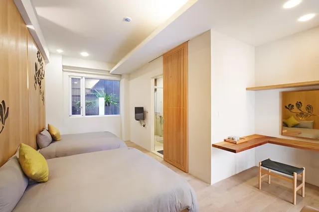 جناح عائلي، Wood Whispering Residence 1/2