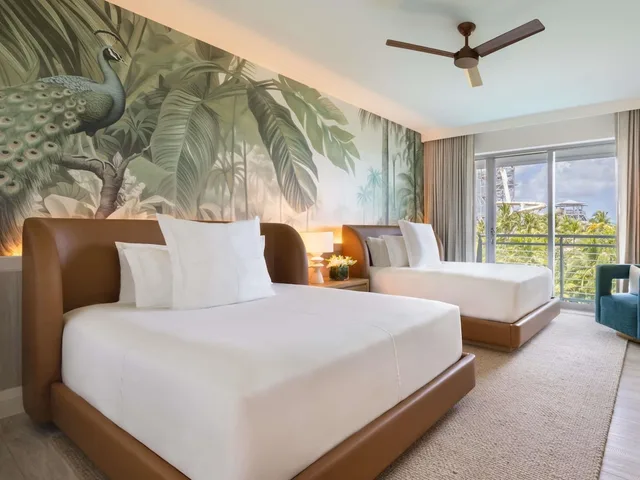 جناح سوبيريور بسرير كينج وسرير كوين بغرفتي نوم، SLS Baha Mar 1/8