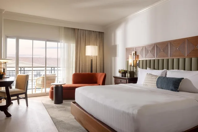 King Bed, 21 and Upper، Signia by Hilton La Cantera Resort & Spa 1/4