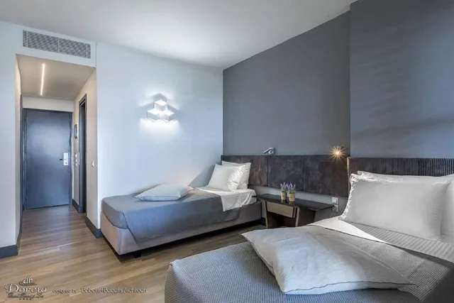 غرفة بسرير كوين وسرير فردي بإطلالة على الحديقة، DORETA BEACH RESORT 3/5