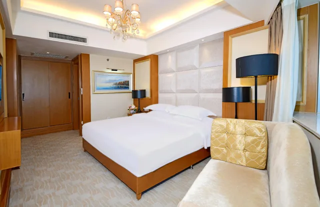 جناح تنفيذي بسرير كوين، Golden Sea View 1/1