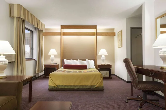 جناح استوديو بسرير كوين، Super 8 By Wyndham Milwaukee Airport 4/10