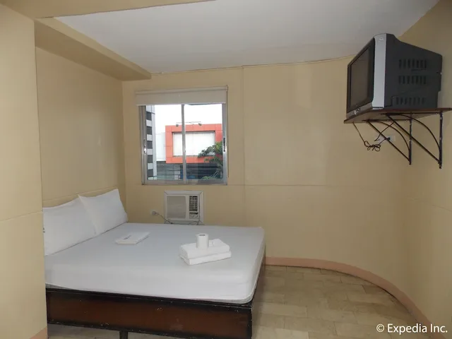 Standard, Double Bed, Gv Hotel Talisay 1/4