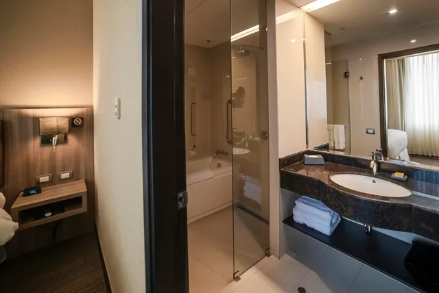 جناح بسرير كينج بإطلالة على البحر، DoubleTree by Hilton Trujillo 3/3