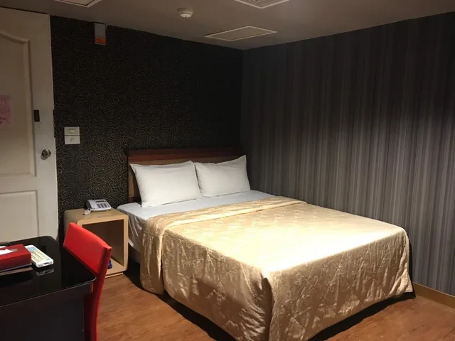 Basic, Double Bed, No Window, Long Siang Hotel 2/3
