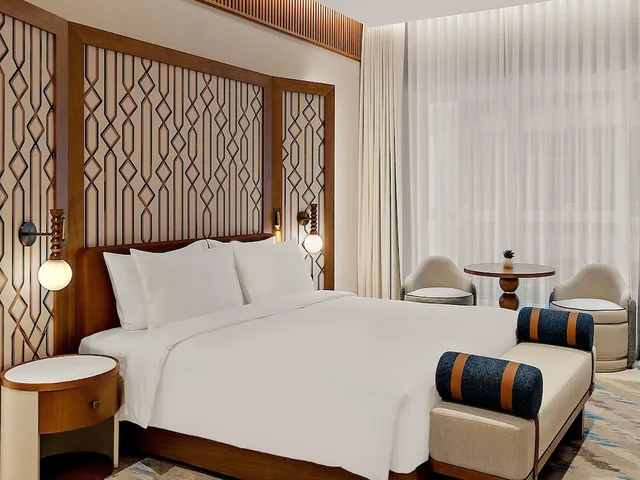غرفة سوبيريور بسرير كينج، MERCURE ABU DHABI DOWNTOWN 1/5