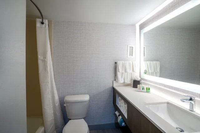 غرفة بسريرين كوين، Holiday Inn Huntsville Research Park 2/2
