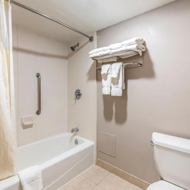 Junior Suite, Lake Norman Inn and Suites (ex Clarion) 10/10