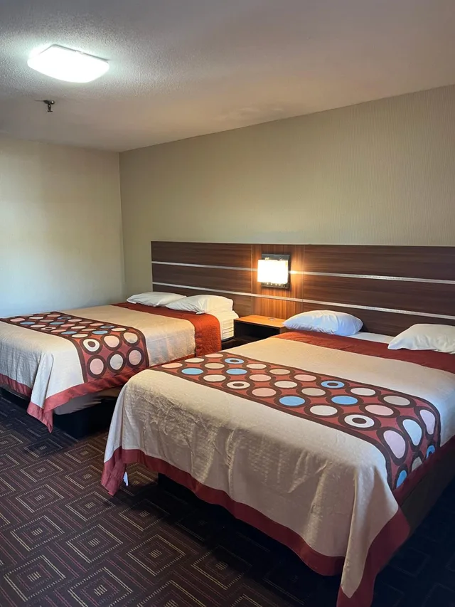 غرفة ديلوكس بسرير مزدوج، American Inn 3/10