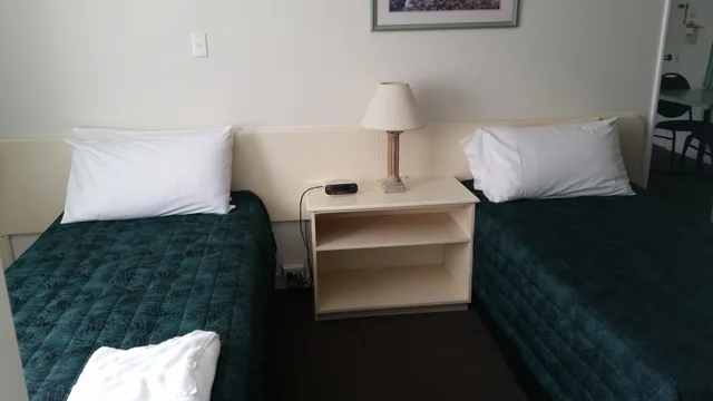 Motel, Twin Beds, Sofa، Southport Motel & Apartments 4/6