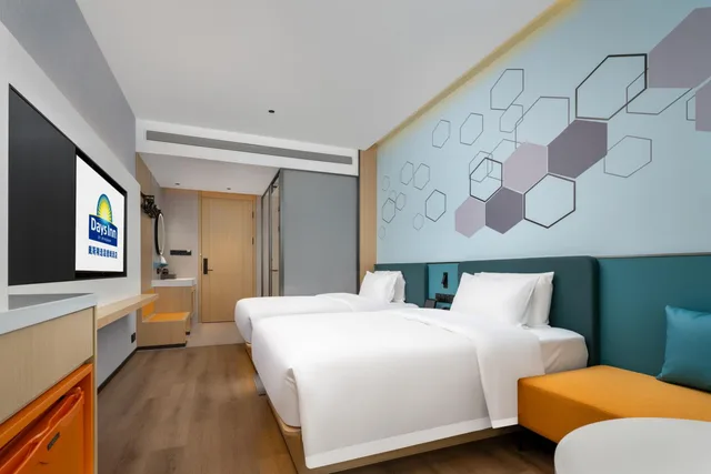 غرفة كومفورت بسريرين منفصلين للمدخنين، Days Inn by Wyndham Zhuhai Gongbei Port 4/4