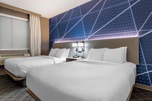 جناح بسريرين كوين مع أريكة لذوي الإعاقة، Comfort Suites Natchitoches, LA 1/1