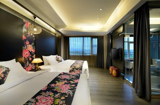 غرفة بريميوم رباعية بسريرين كوين، Pokara Resort 1/2
