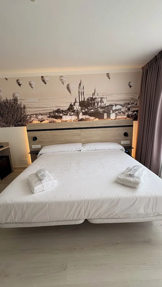غرفة بريميوم بسرير كوين، Hotel ELE Acueducto 4/6