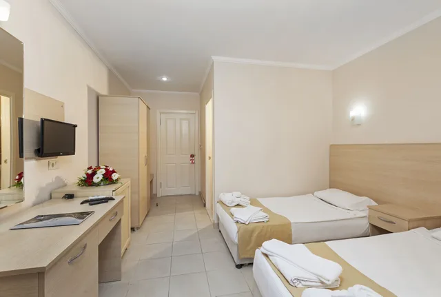 غرفة قياسية ثلاثية بسرير كينج وسرير فردي، Get Enjoy Hotels 1/10