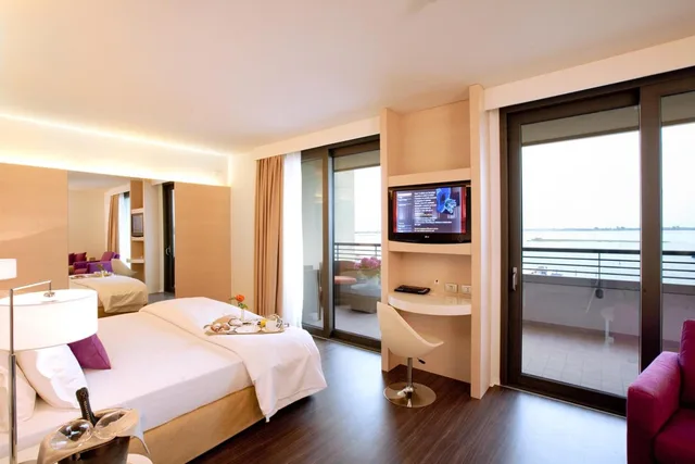 Deluxe, Double Bed, Sea View, LAGUNA PALACE HOTEL 1/5