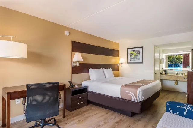 Upgrade, Suite, King Bed, Sofa، Quality Inn Bradenton Sarasota North 2/4