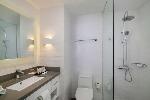 جناح بسريرين كوين بغرفة نوم واحدة مع أريكة، Homewood Suites By Hilton Santo Domingo 5/5