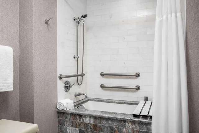 Junior Suite, Pool Side, Accessible، Conrad Fort Lauderdale Beach 3/5