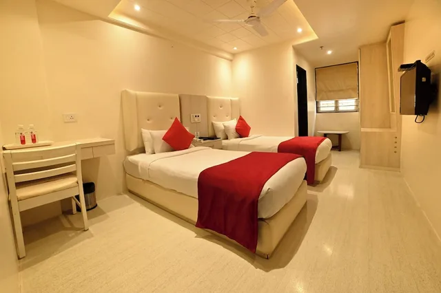 Renovated, Deluxe, King Bed، Hotel Amrta 4/10