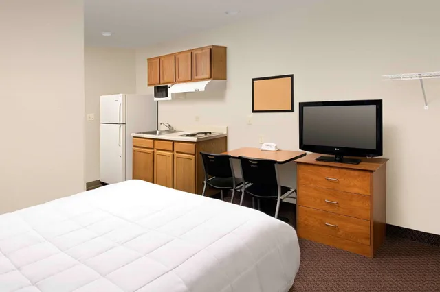 غرفة قياسية بسرير كوين، WoodSpring Suites San Antonio North Live Oak I-35 1/3