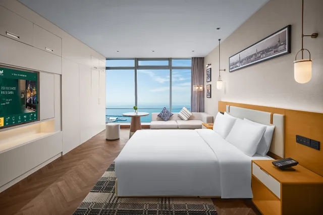غرفة ديلوكس بإطلالة على البحر، Grand Madison Qingdao Harbour view Central 1/1