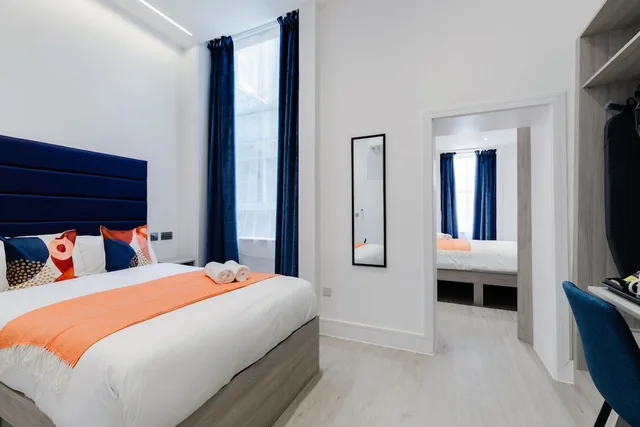 غرفة رباعية بسرير كينج، Boston Court Hotel 4/10