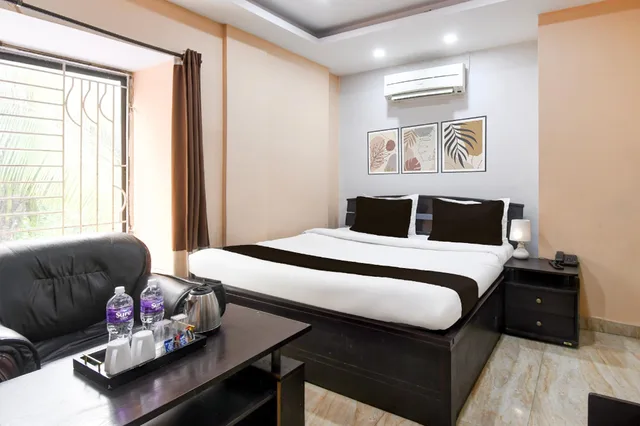 غرفة بسرير مزدوج بشرفة، Oyo 8812 White Palace Hotel & Resort 1/1