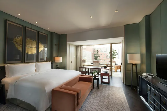 Premier, King Bed, Terrace, Waldorf Astoria Beijing 1/2