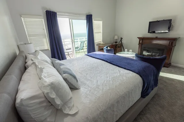 Spectacular, King Bed, Top Floor, Wharf Master's Inn 2/6