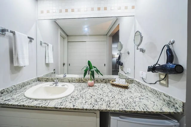 غرفة ديلوكس ثلاثية بسرير مزدوج وسرير فردي، Hotel Victoria Villa Curitiba By Nacional Inn 6/9