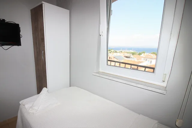 غرفة بسريرين منفصلين بإطلالة على البحر، Hambarli Otel 7/10