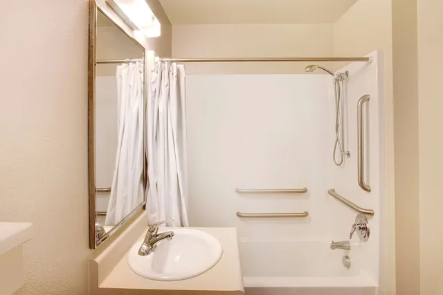 غرفة بسرير كوين لذوي الإعاقة، WoodSpring Suites Baton Rouge Airline Highway 3/4