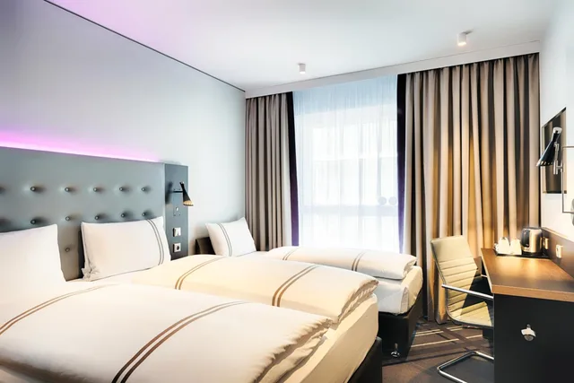 غرفة قياسية ثلاثية، Premier Inn Cologne City Mediapark Hotel 5/9