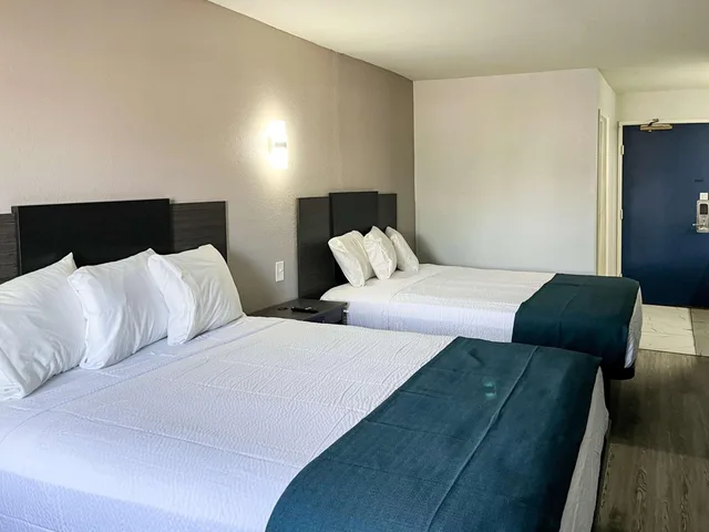 غرفة بسريرين كوين، Studio6 Suites Delano, CA 1/7