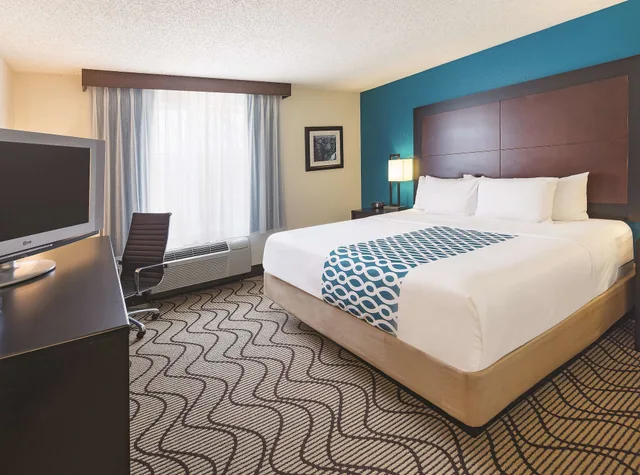 غرفة بسرير كوين، La Quinta Inn & Suites by Wyndham Central Point - Medford 1/2