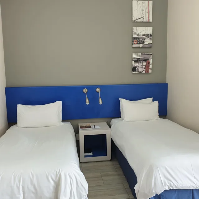 غرفة قياسية بسريرين منفصلين، Premier Splendid Inn Bayshore 1/6