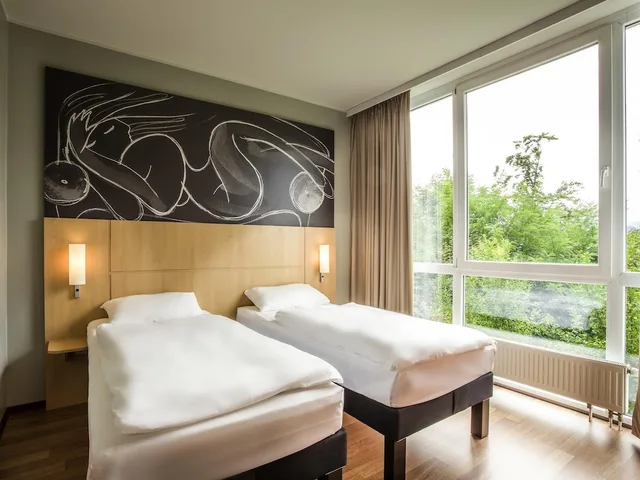 غرفة قياسية بسريرين فرديين، Hotel Ibis Woerthersee 2/2