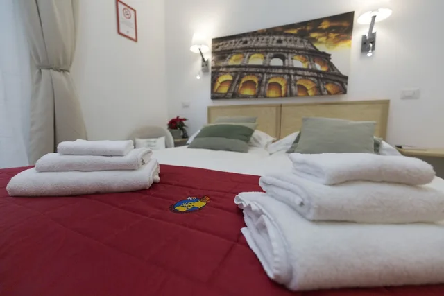 غرفة كلاسيكية رباعية بسريرين منفصلين بشرفة مع أريكة، Flatinrome Deluxe Rooms 7/10