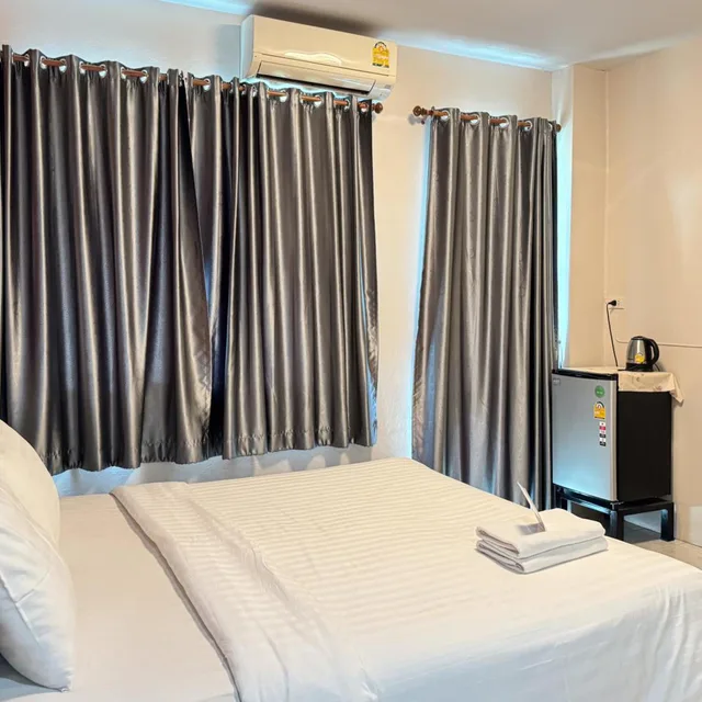 غرفة بسرير كينج بشرفة، Jacky Chan Hotel 3/9