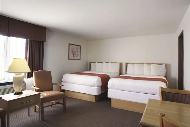 Suite, 2 Queen Beds, Kitchen, Aladdin Inn Suites 1/3