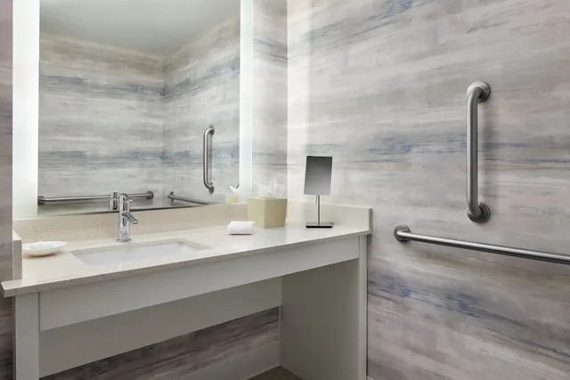 جناح استوديو بسرير كينج بشرفة مع أريكة لذوي الإعاقة، Bethany Beach Ocean Suites Residence Inn 2/2
