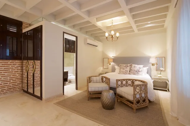 جناح بسرير كينج، Capellan de Getsemani 6/10