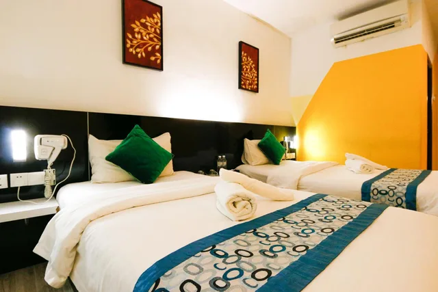 غرفة ديلوكس بسريرين منفصلين، Swing & Pillows at Golden Roof Hotel Ampang, Ipoh 1/2