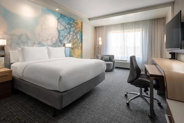 Room, King Bed, Sofa, Accessible, Courtyard by Marriott Petaluma Sonoma County 1/5