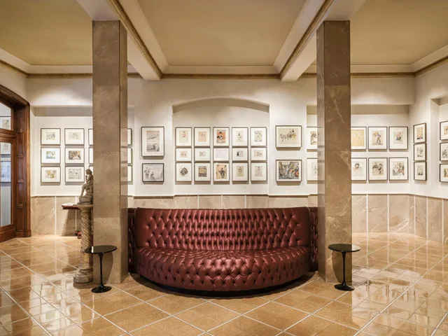 غرفة قياسية رباعية، Astoria Hotel 1/2