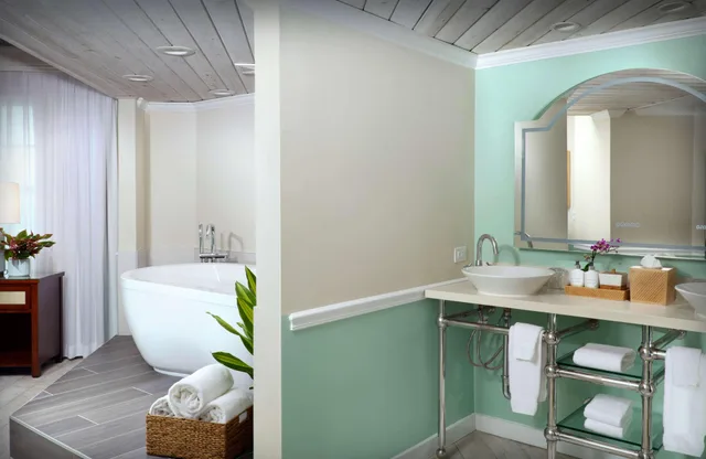 Deluxe, Double Bed, Ocean Front، Ocean Key Resort and Spa 3/3