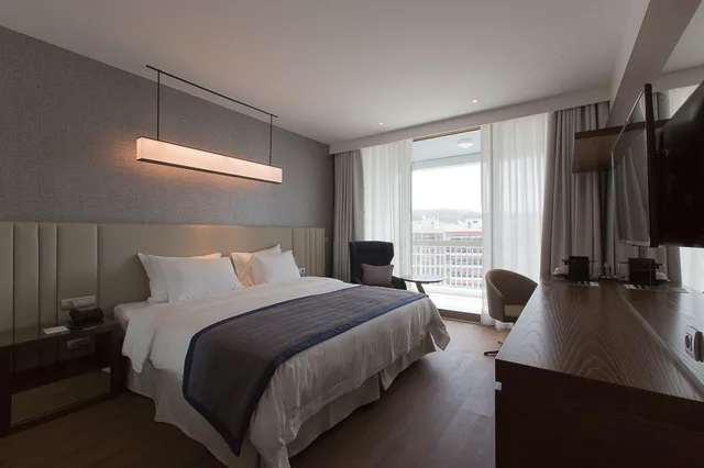 غرفة تنفيذية بسرير مزدوج أو سريرين منفصلين بإطلالة على المدينة، Makedonia Palace, WorldHotels Luxury 1/2
