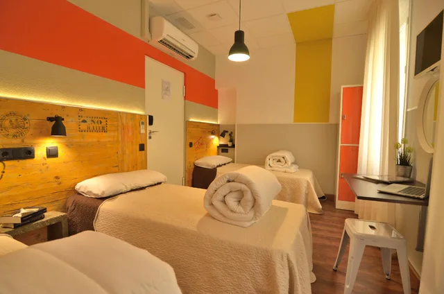 Female Dorm, Female Only, 3 Beds, Far Home Atocha 2/2
